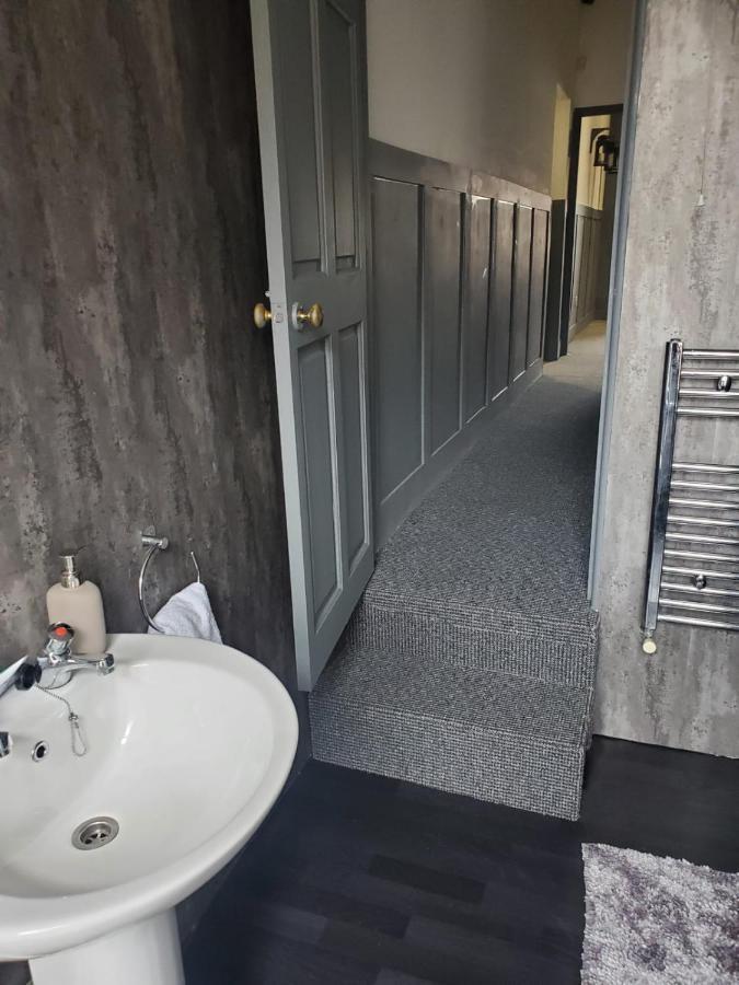 Blessington Road B&B & Lockinn Bar & Restaurant Liverpool Dış mekan fotoğraf