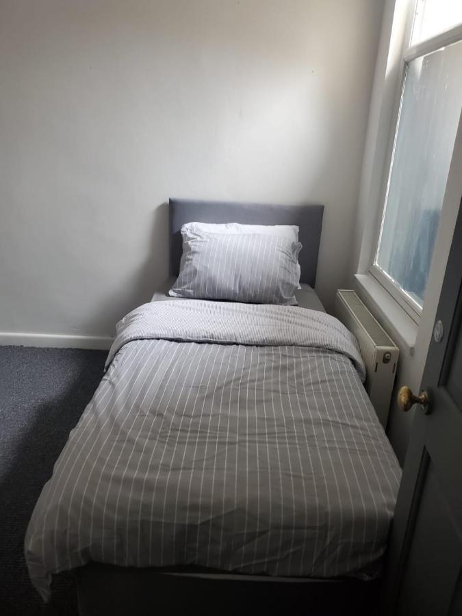 Blessington Road B&B & Lockinn Bar & Restaurant Liverpool Dış mekan fotoğraf